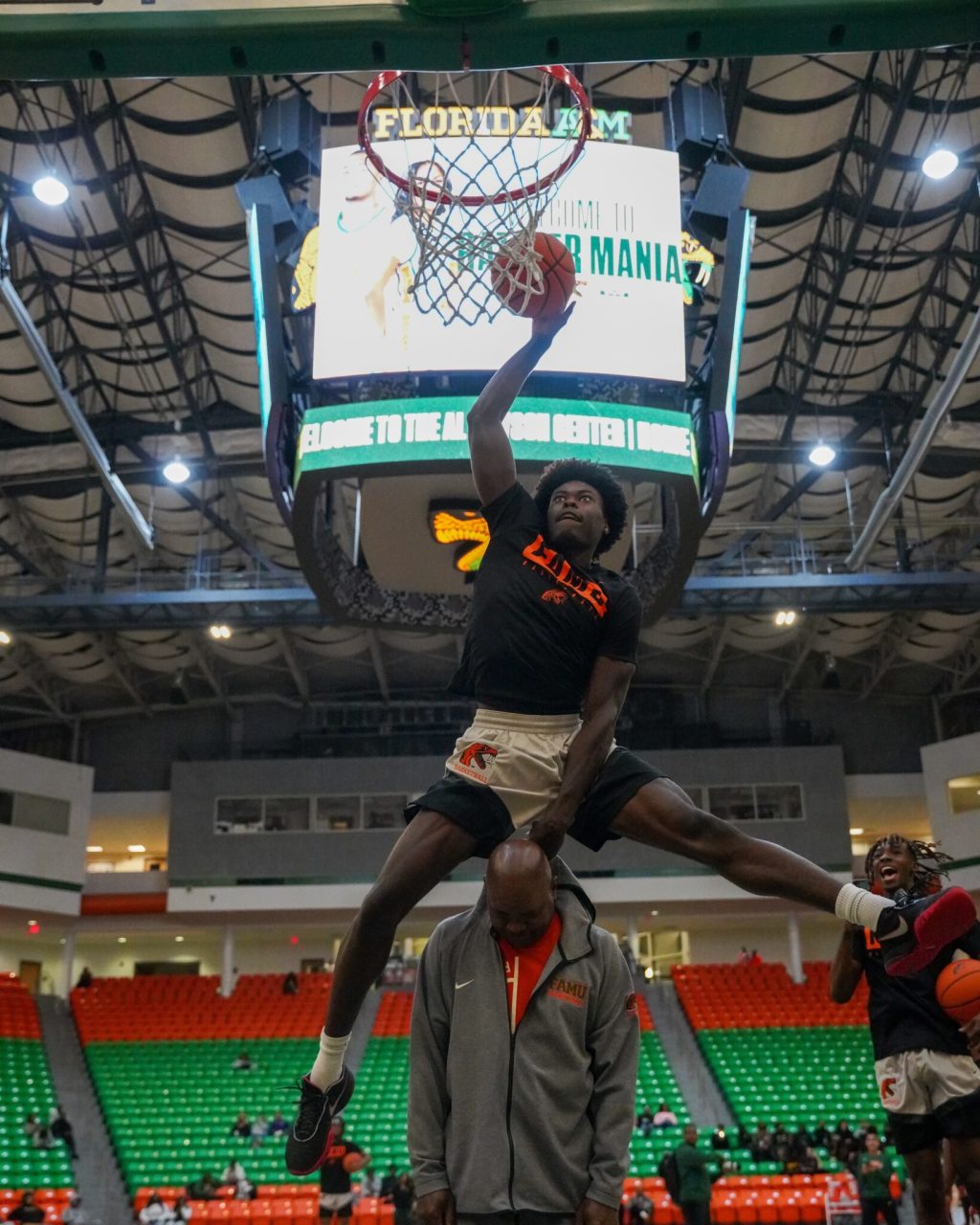 Basketball season tips off with Rattler&nbsp;Mania